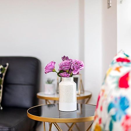 Trendy Queen'S Park Apartment With Views Across London Exterior photo
