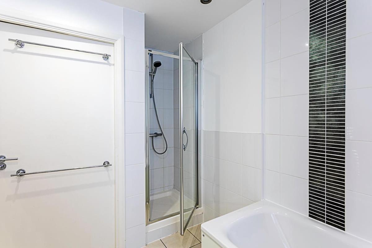 Trendy Queen'S Park Apartment With Views Across London Exterior photo