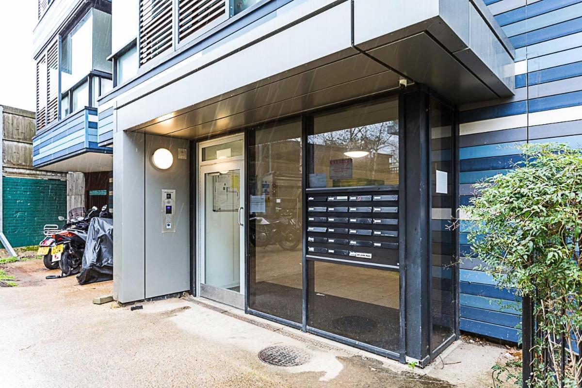 Trendy Queen'S Park Apartment With Views Across London Exterior photo